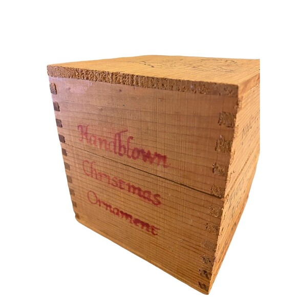 Vintage Evergreen Glass Arts Center Handblown Glass Swirl Christmas Ball 1982 - Picture 3 of 8